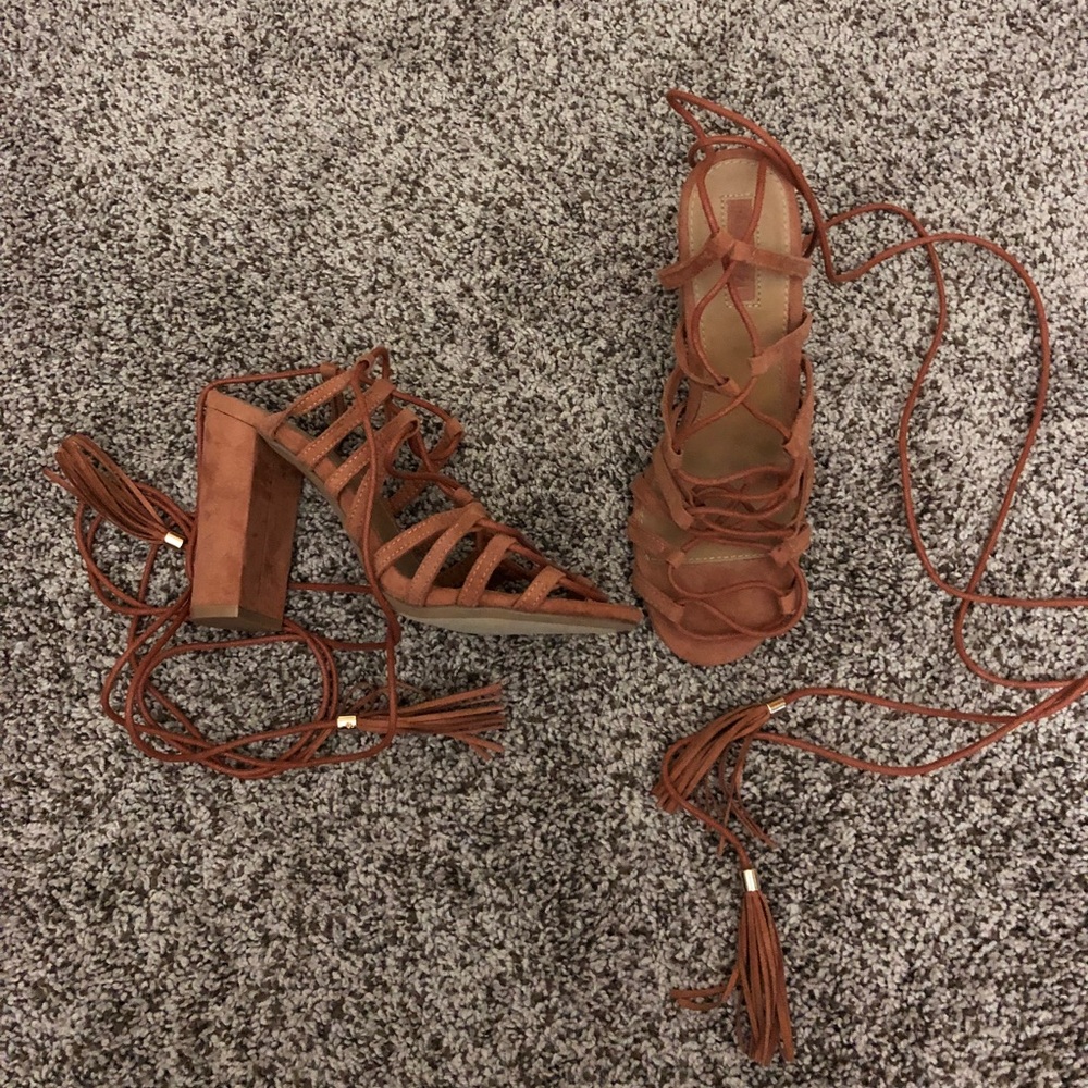 💥SOLD💥Lace up sandals NWOT